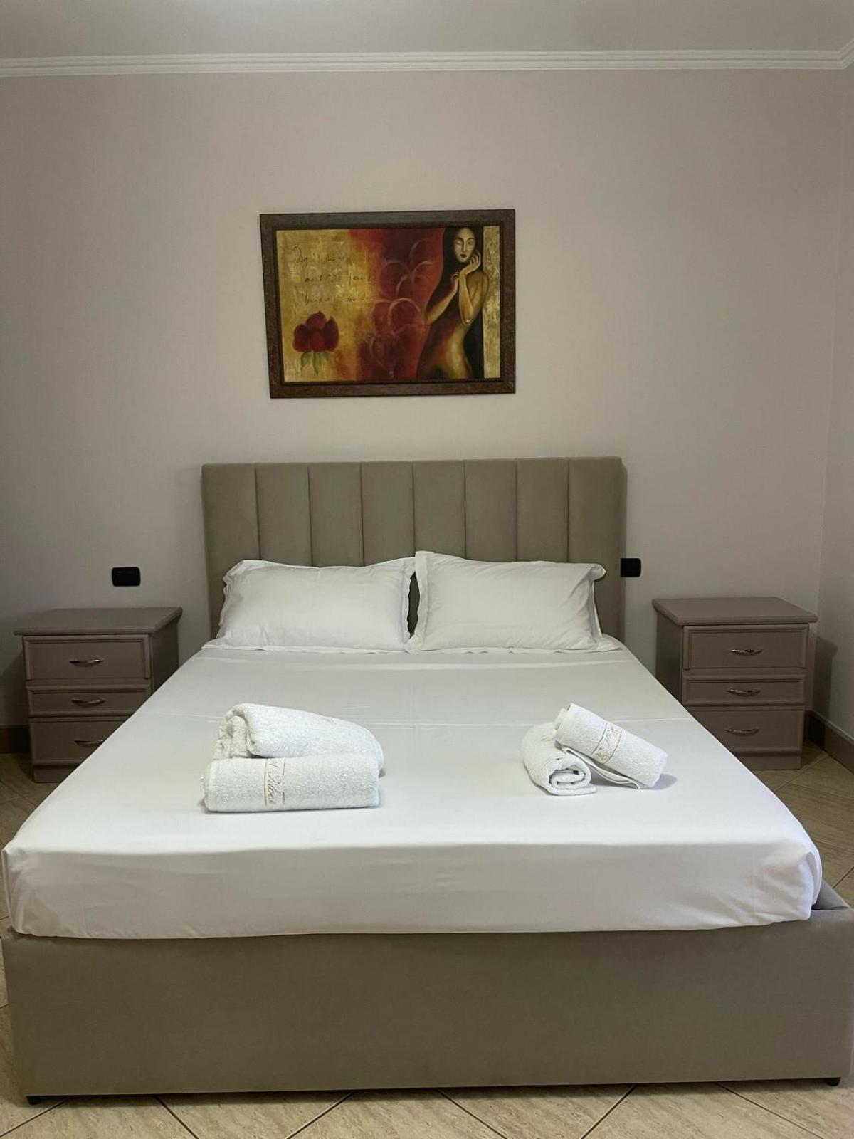 Hotel Kloest Durres Bagian luar foto