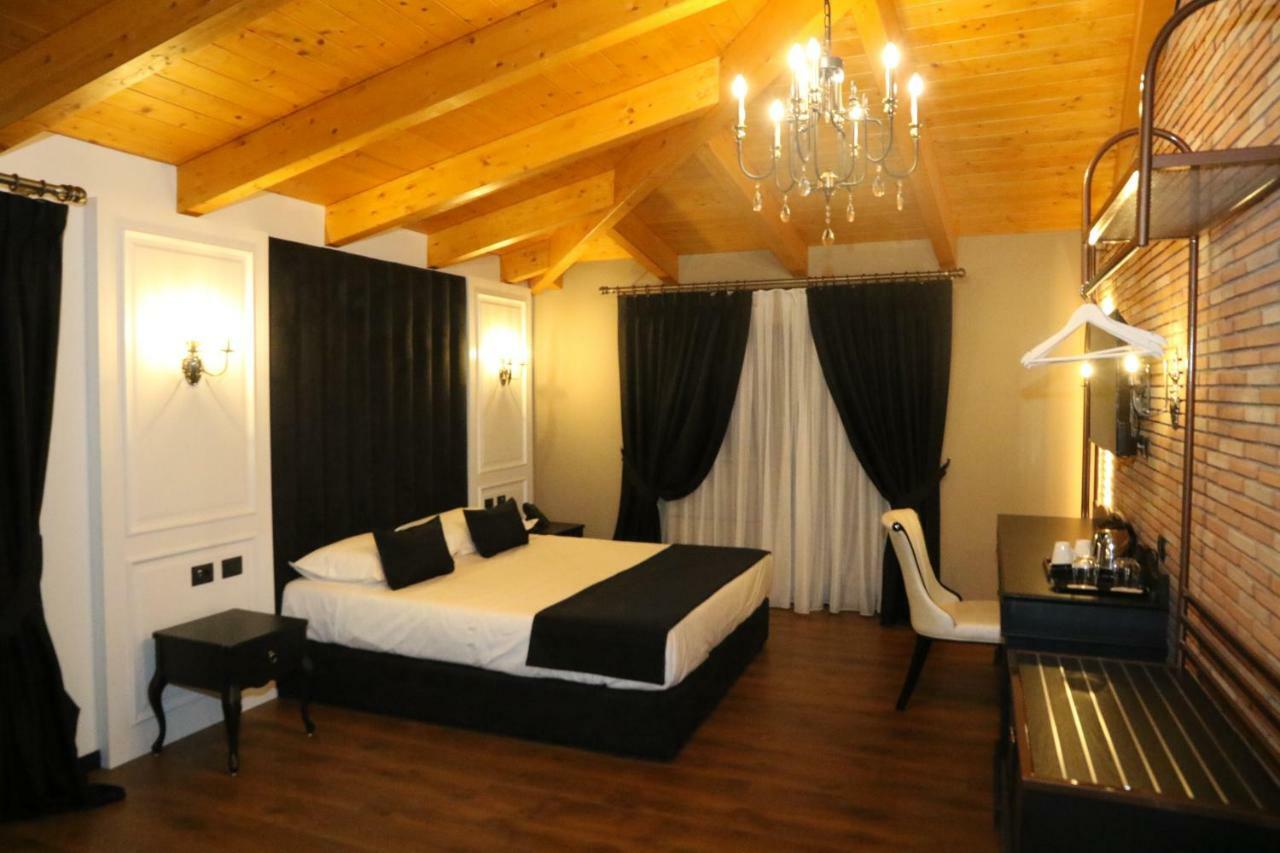 Hotel Kloest Durres Bagian luar foto