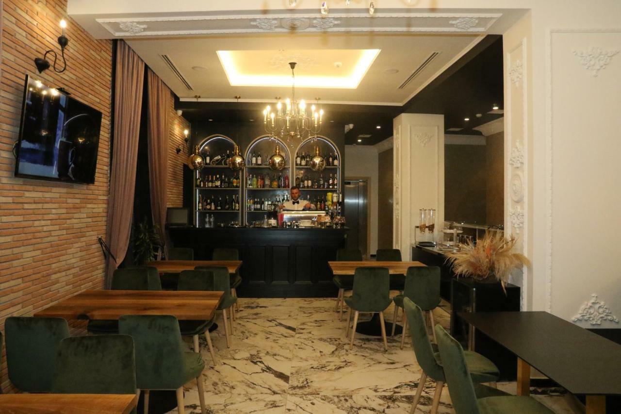 Hotel Kloest Durres Bagian luar foto