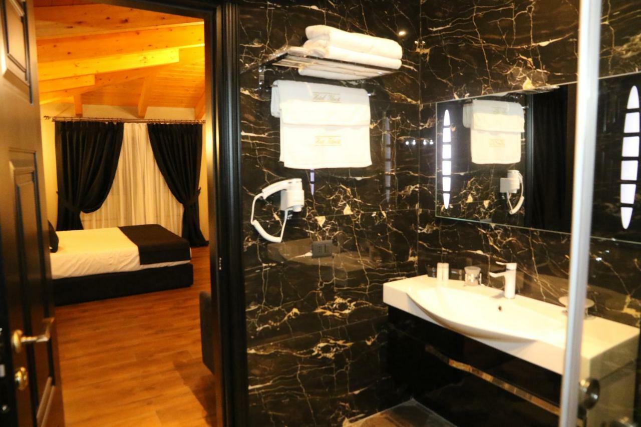 Hotel Kloest Durres Bagian luar foto
