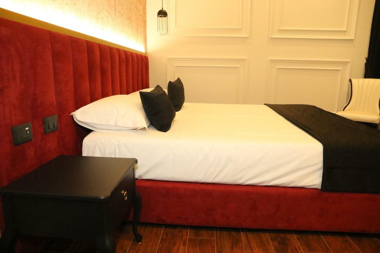 Hotel Kloest Durres Bagian luar foto