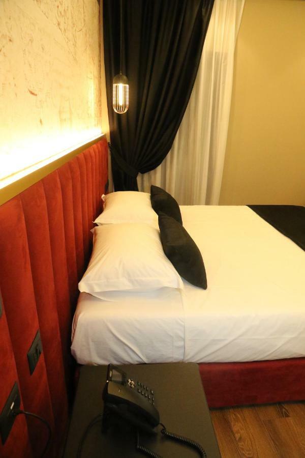 Hotel Kloest Durres Bagian luar foto