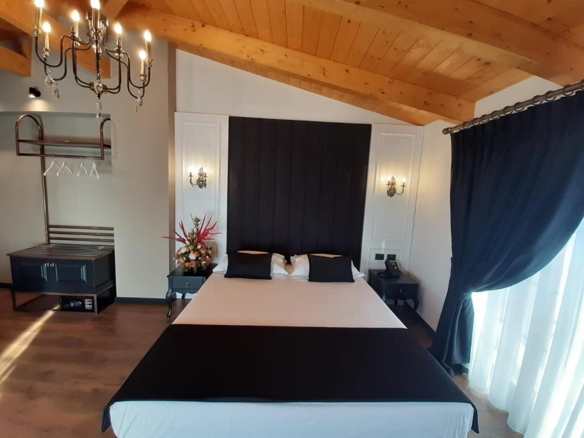 Hotel Kloest Durres Bagian luar foto