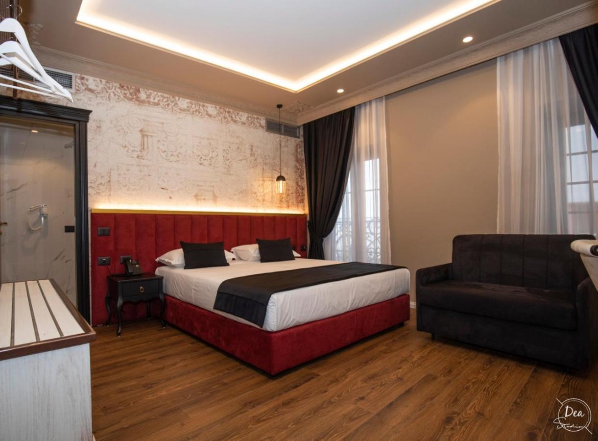 Hotel Kloest Durres Bagian luar foto